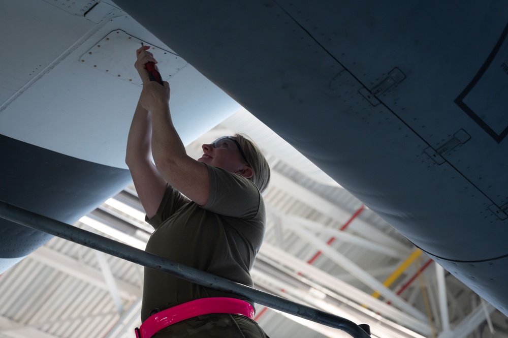 Members from Connecticut Air National Guard conduct ISO inspection on C-130H Hercules