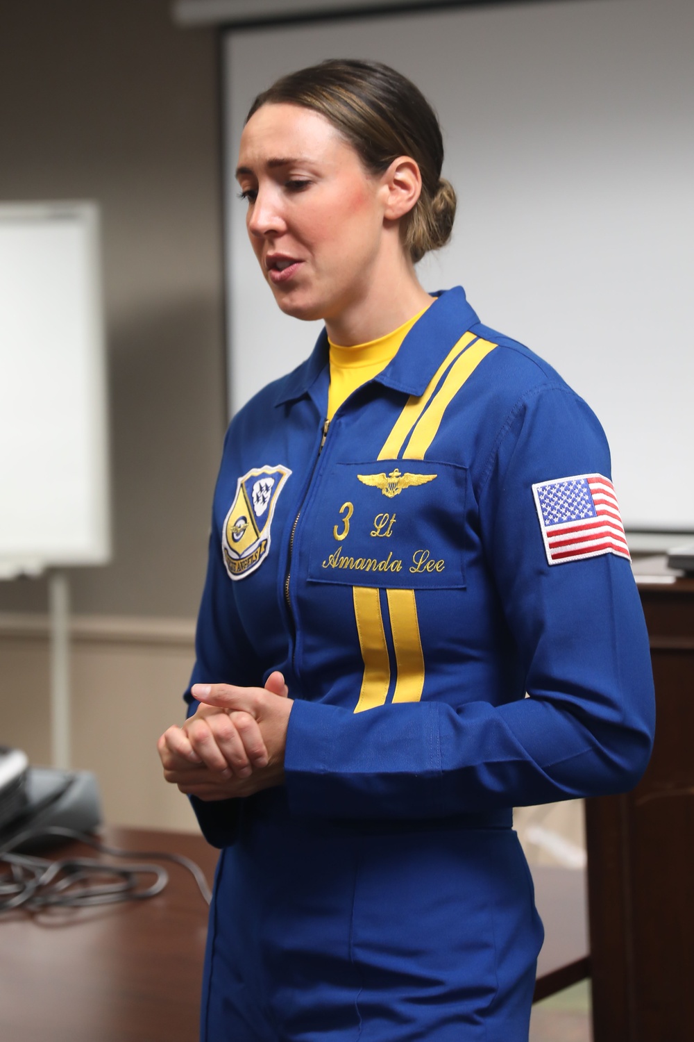 Local Highschool Tours Marine All Weather Fighter Attack Squadron 533 And Speaks With The Blue Angels