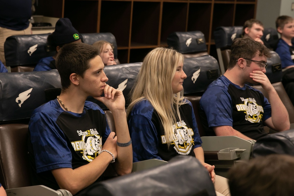 Local Highschool Tours Marine All Weather Fighter Attack Squadron 533 And Speaks With The Blue Angels