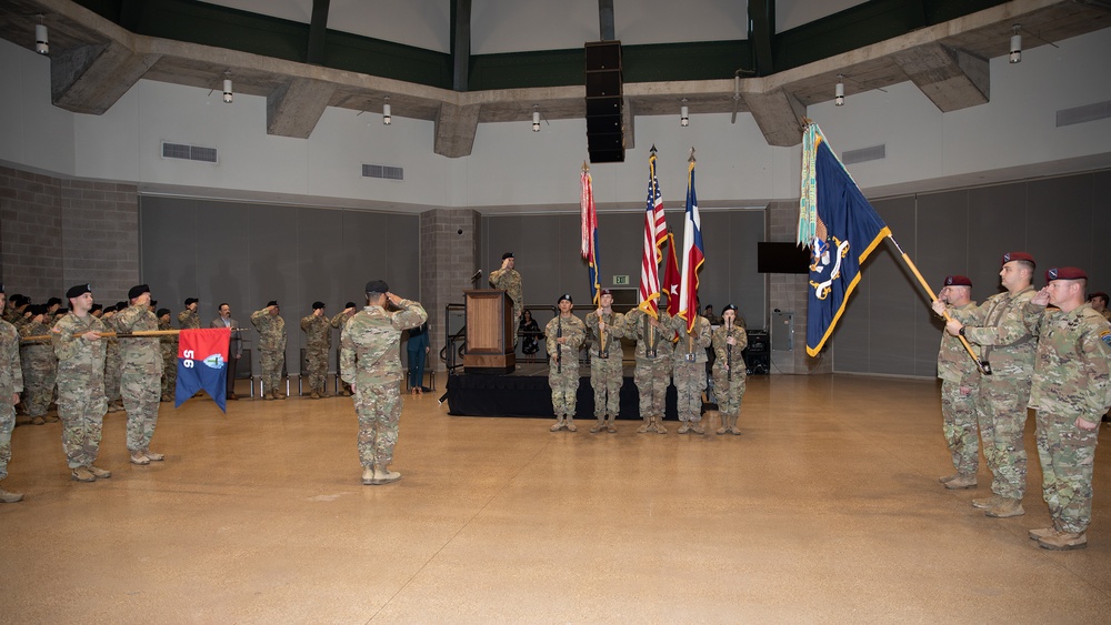 Texas Guardsmen from 56th IBCT, 1-143rd Airborne case colors to mobilize