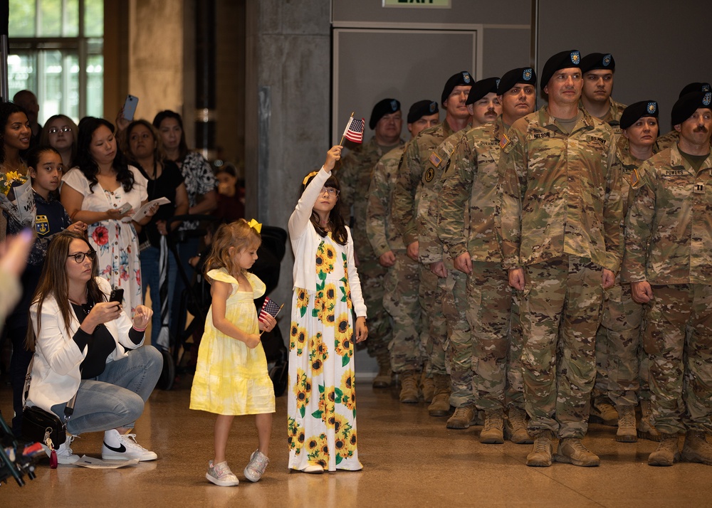 Texas Guardsmen from 56th IBCT, 1-143rd Airborne case colors to mobilize