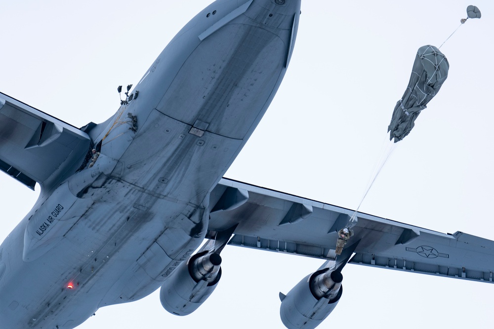 Army paratroopers, Air Force TACPs, and Air National Guard C-17s conduct joint airborne operations