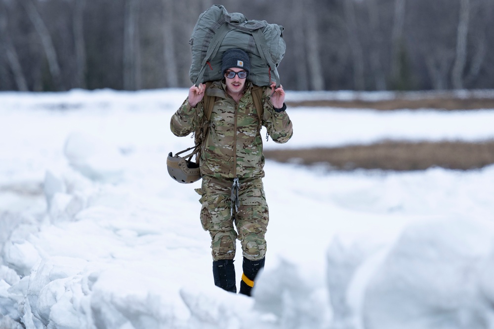 Army paratroopers, Air Force TACPs, and Air National Guard C-17s conduct joint airborne operations