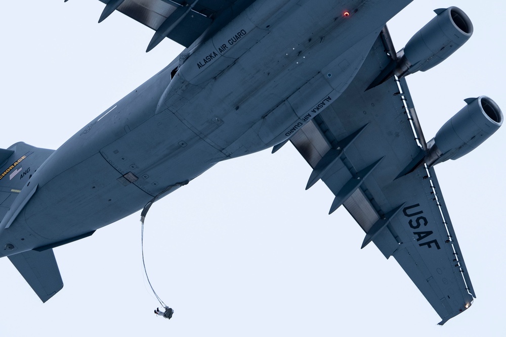 Army paratroopers, Air Force TACPs, and Air National Guard C-17s conduct joint airborne operations