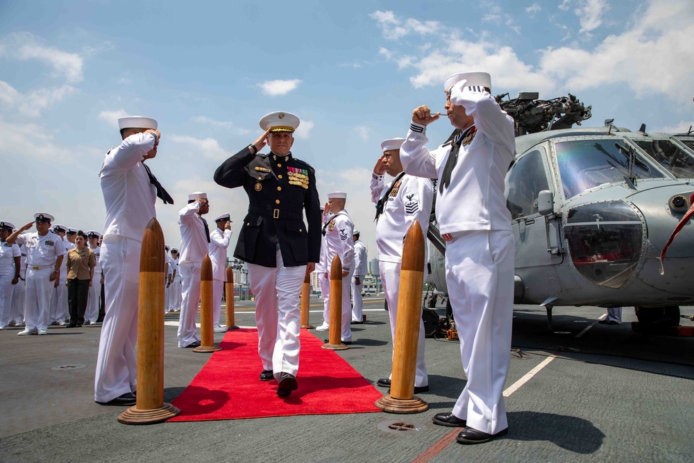 USS Makin Island Changes Command