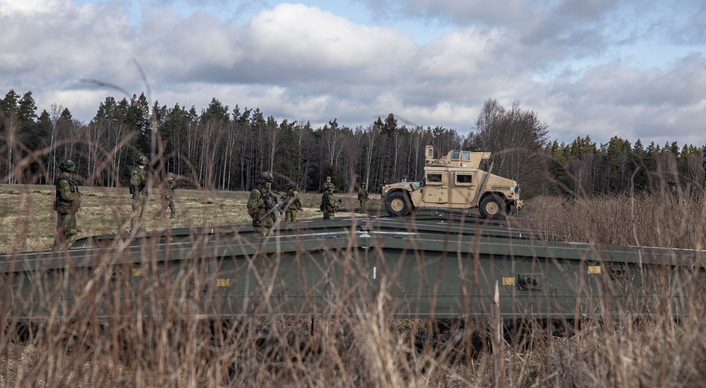 Maj. Gen. Worth Visits Marines with 2d CEB in Sweden