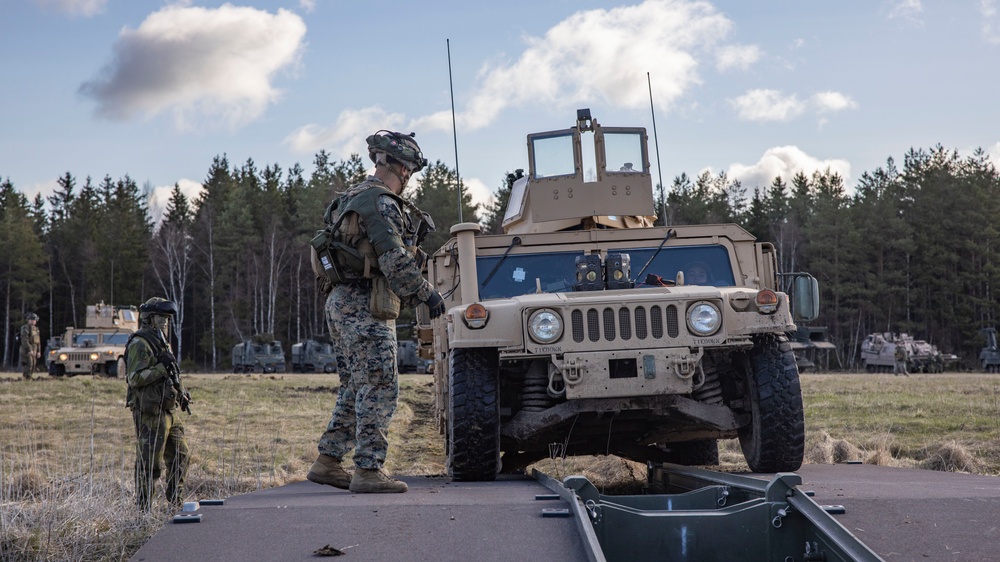 Maj. Gen. Worth Visits Marines with 2d CEB in Sweden