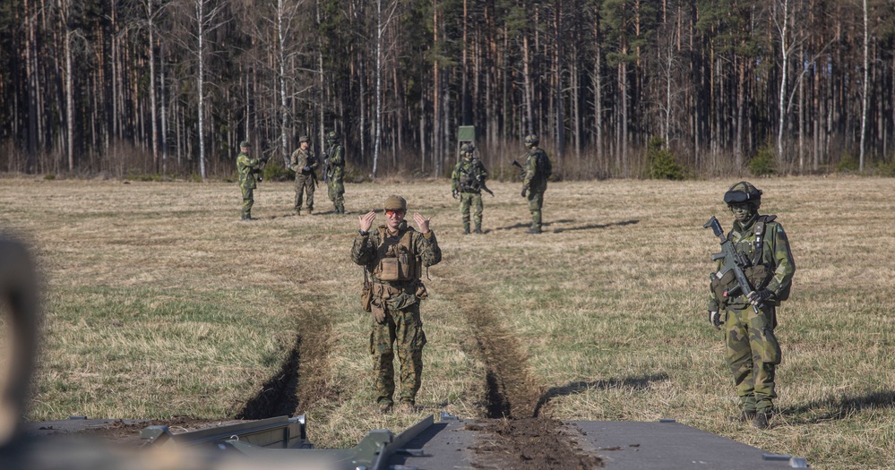 Maj. Gen. Worth Visits Marines with 2d CEB in Sweden