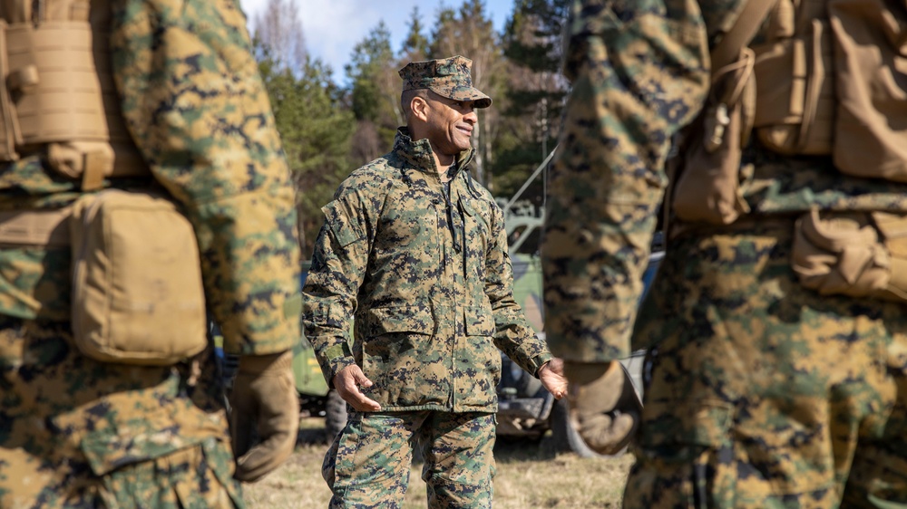 Maj. Gen. Worth Visits Marines with 2d CEB in Sweden