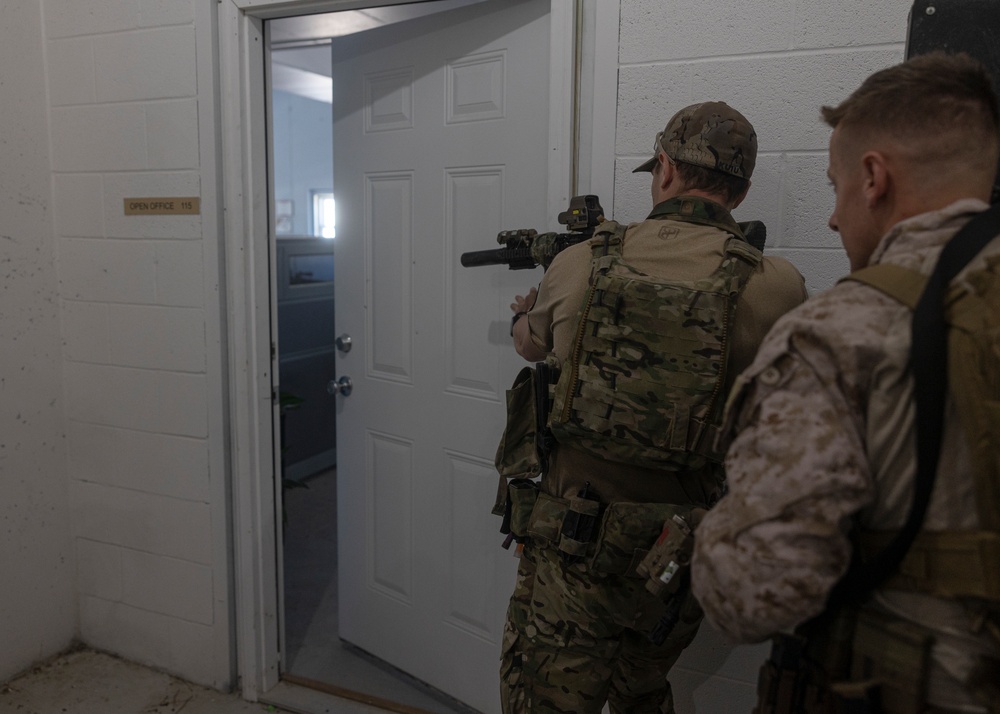 26th MEU Conducts an Integrated Raid Package