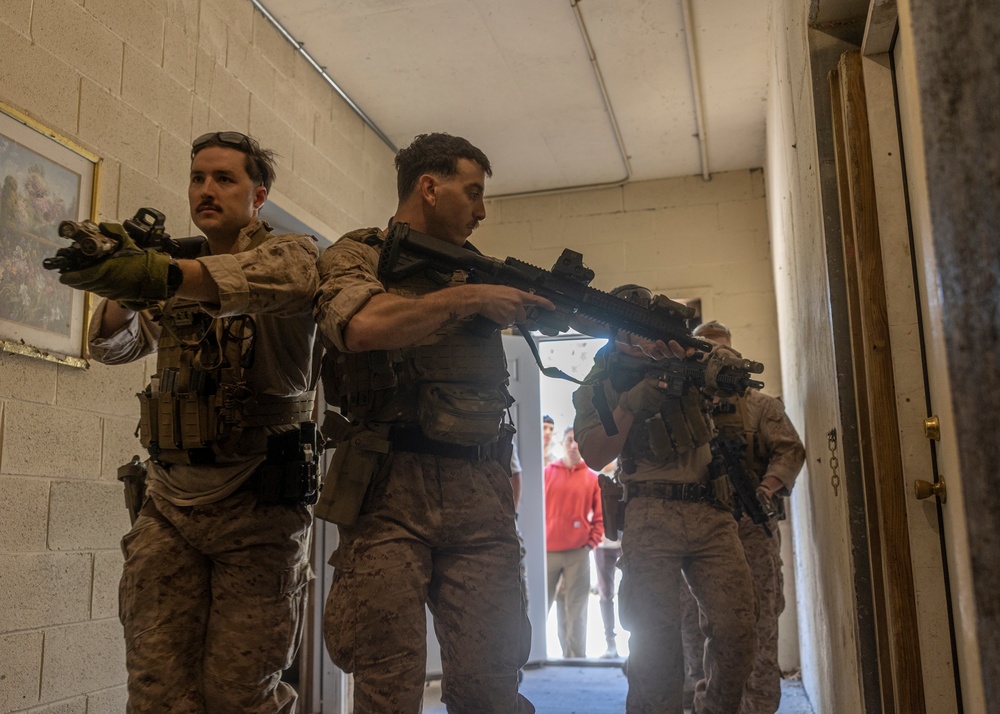 26th MEU Conducts an Integrated Raid Package