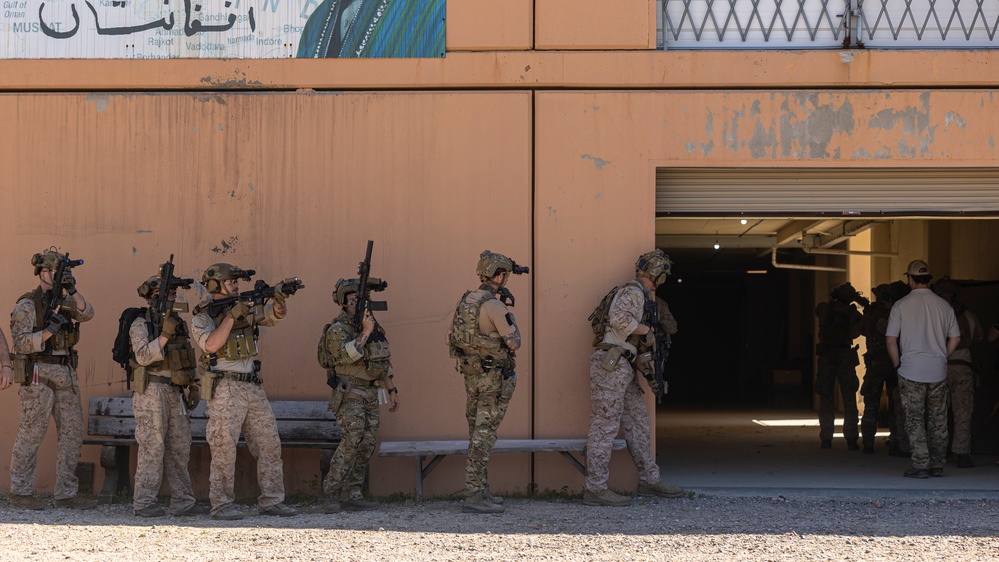 26th MEU Conducts an Integrated Raid Package