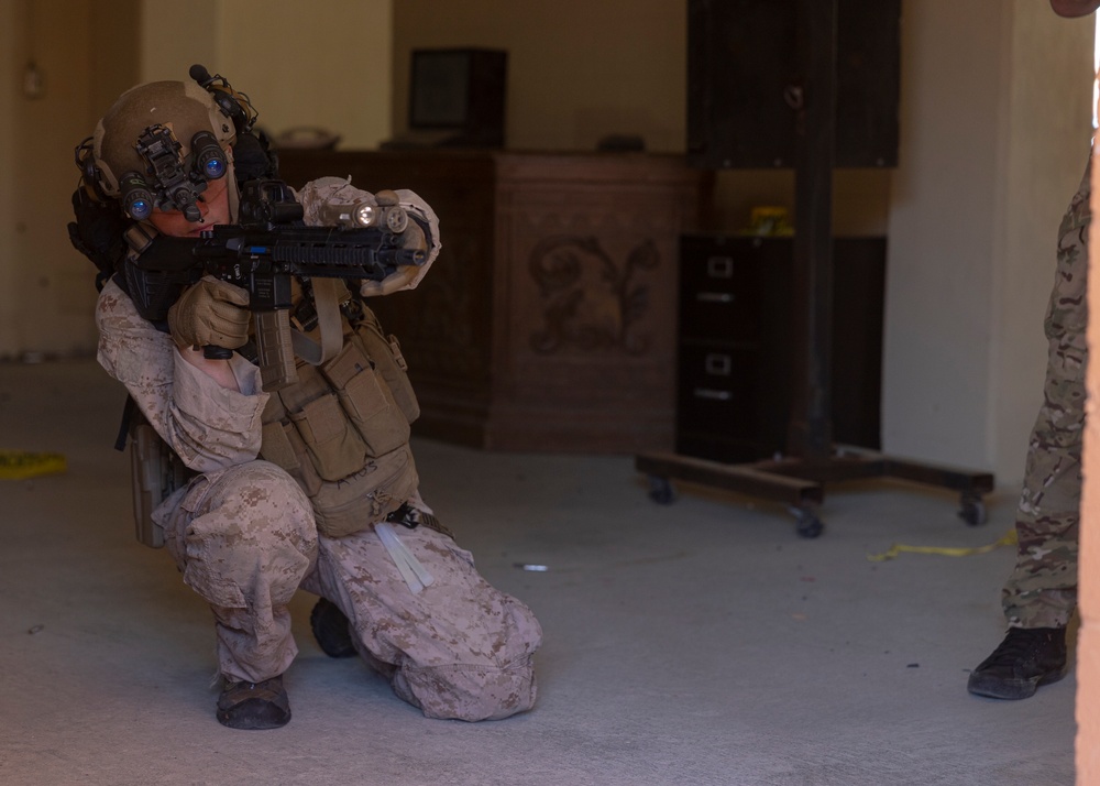 26th MEU Conducts an Integrated Raid Package