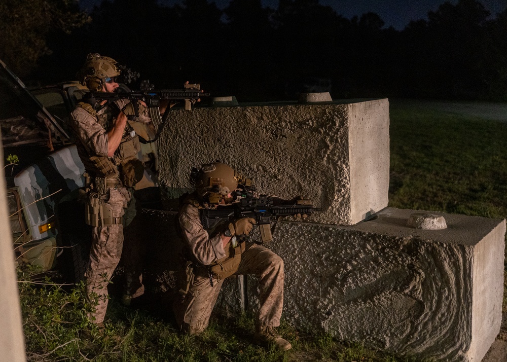 26th MEU Conducts an Advanced Integrated Raid Package