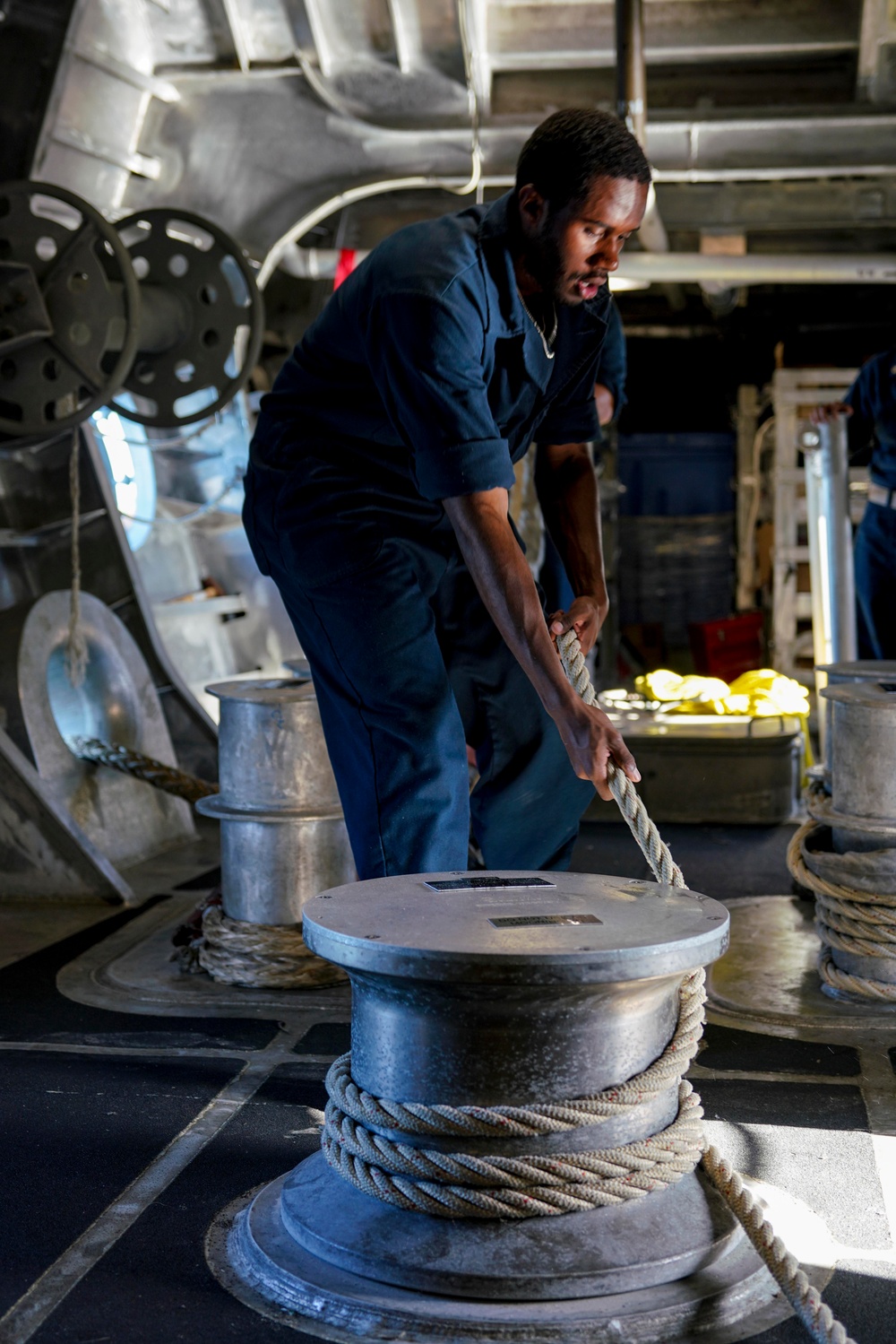 USS OAKLAND PULLS INTO NOUMEA, NEW CALEDONIA