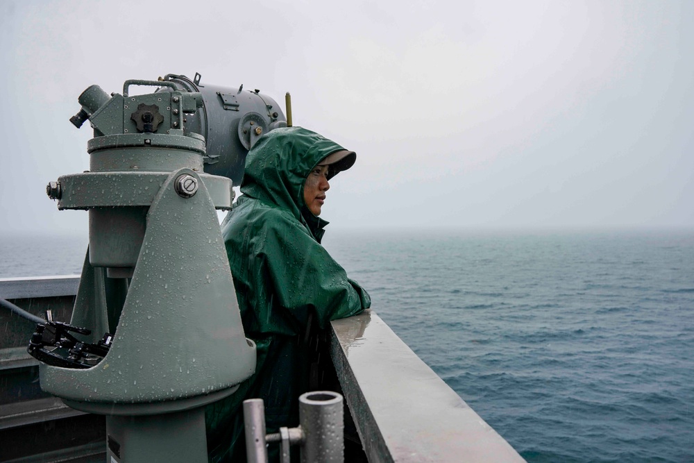 USS OAKLAND GETS UNDERWAY FROM NEW CALEDONIA