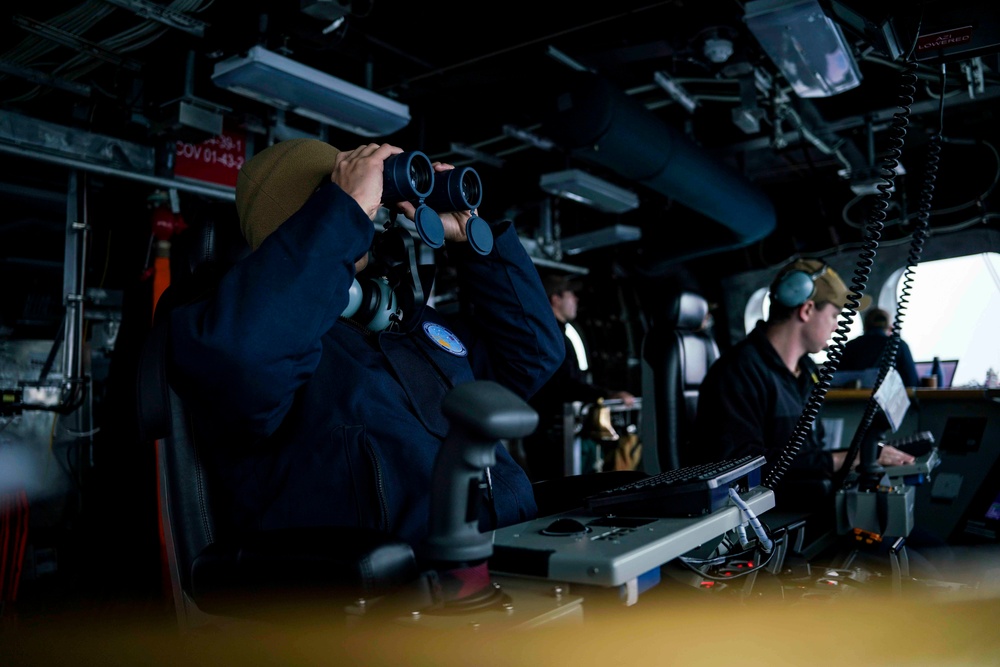 USS OAKLAND GETS UNDERWAY FROM NEW CALEDONIA