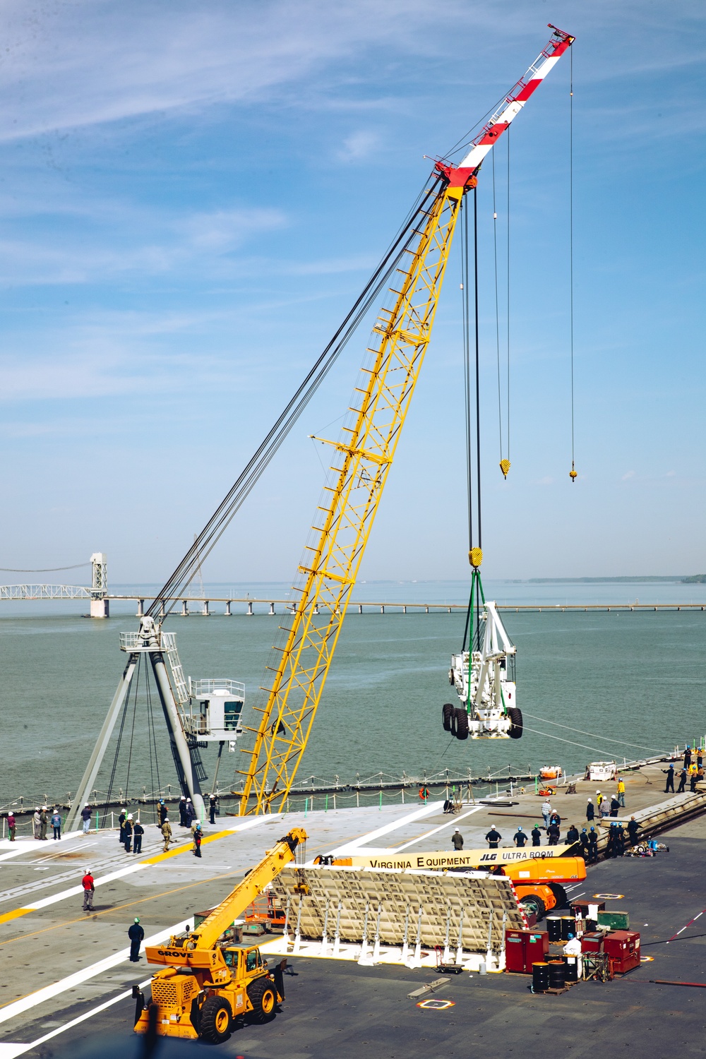 George Washington Onloads Carrier Vessel Crash Crane