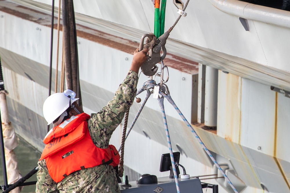 George Washington onloads Rigid-Hull Inflatable Boat