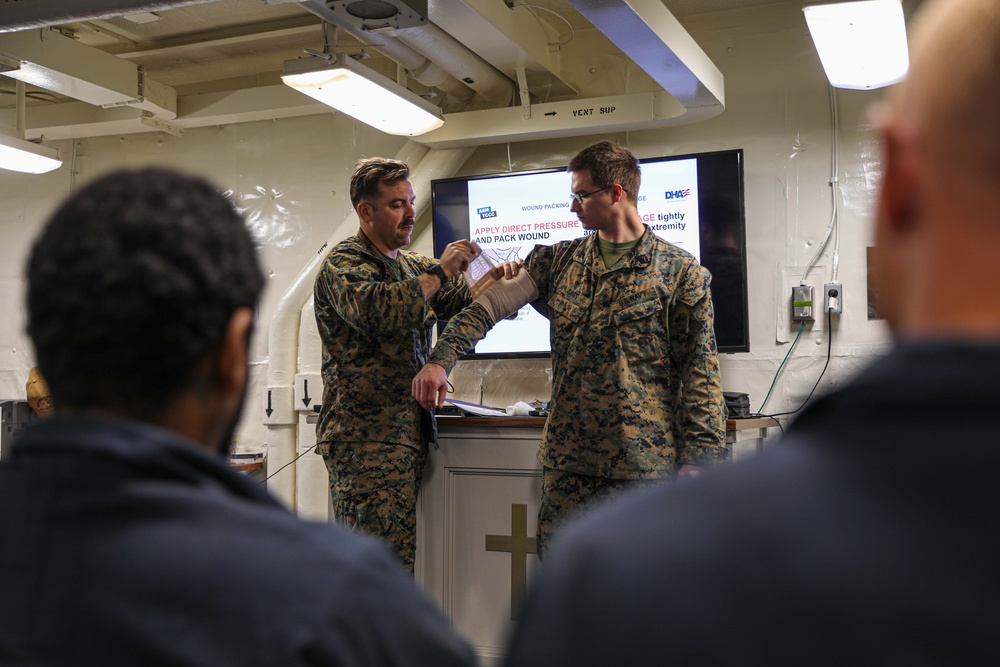 USS Carter Hall Conducts Tactical Combat Caregiver Training