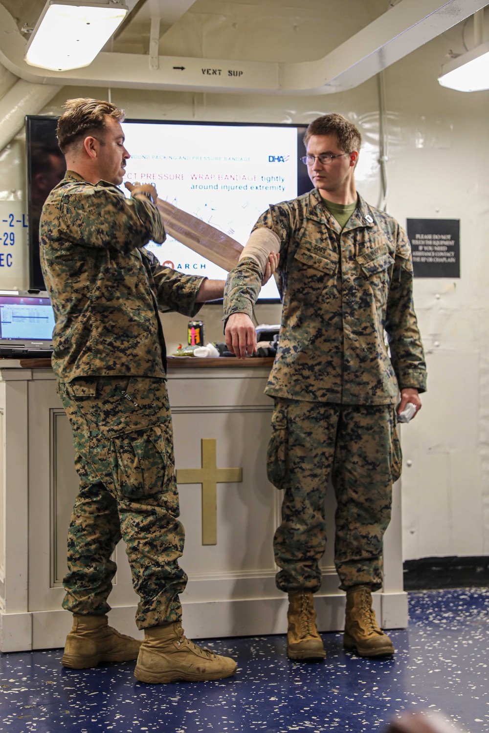 USS Carter Hall Conducts Tactical Combat Caregiver Training