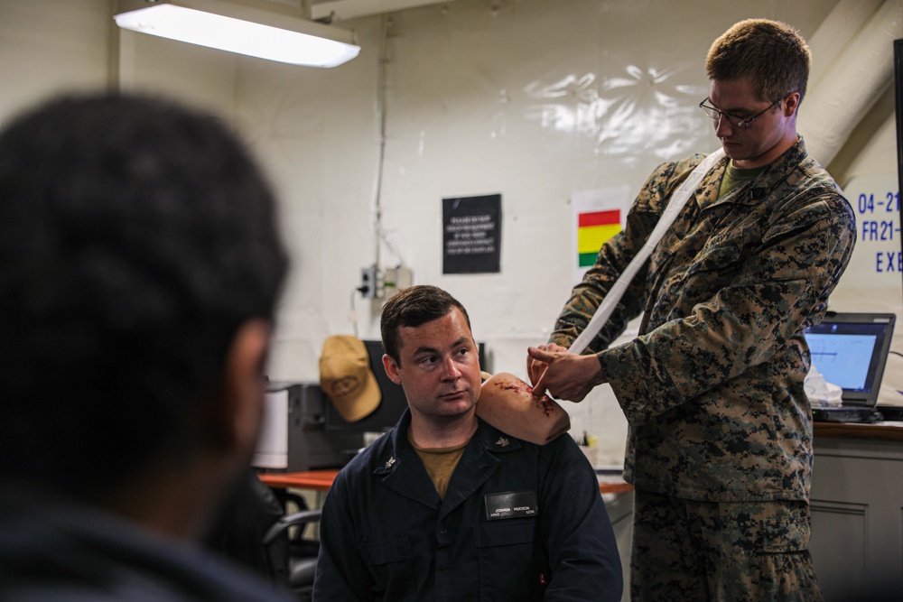 USS Carter Hall Conducts Tactical Combat Caregiver Training