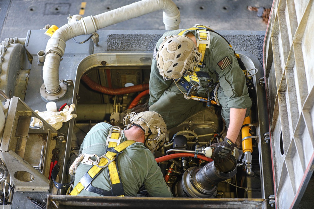 USS Carter Hall Conducts LCAC Operations, Wraps Up ARGMEUEX