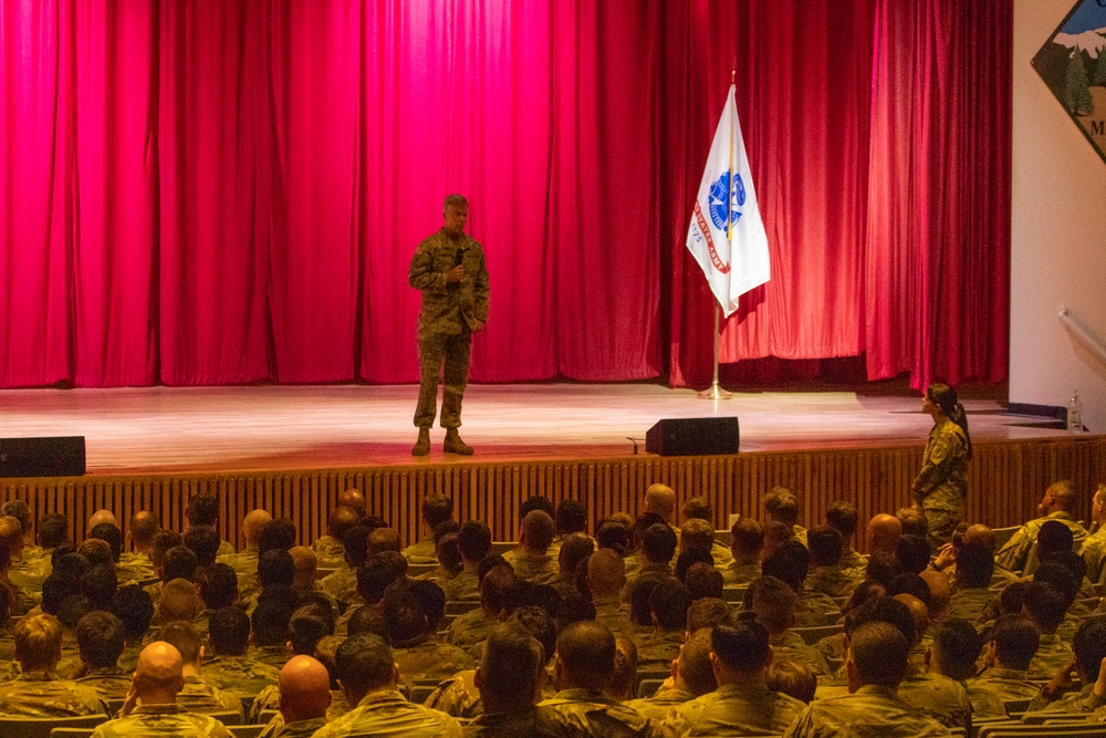 Gen Fenton Visits 10th Special Forces Group (Airborne)