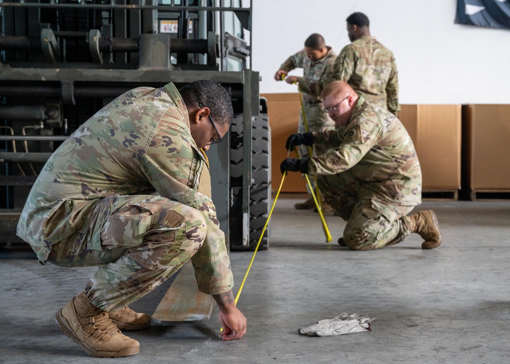 Airmen help train Soldiers in joint LRS training