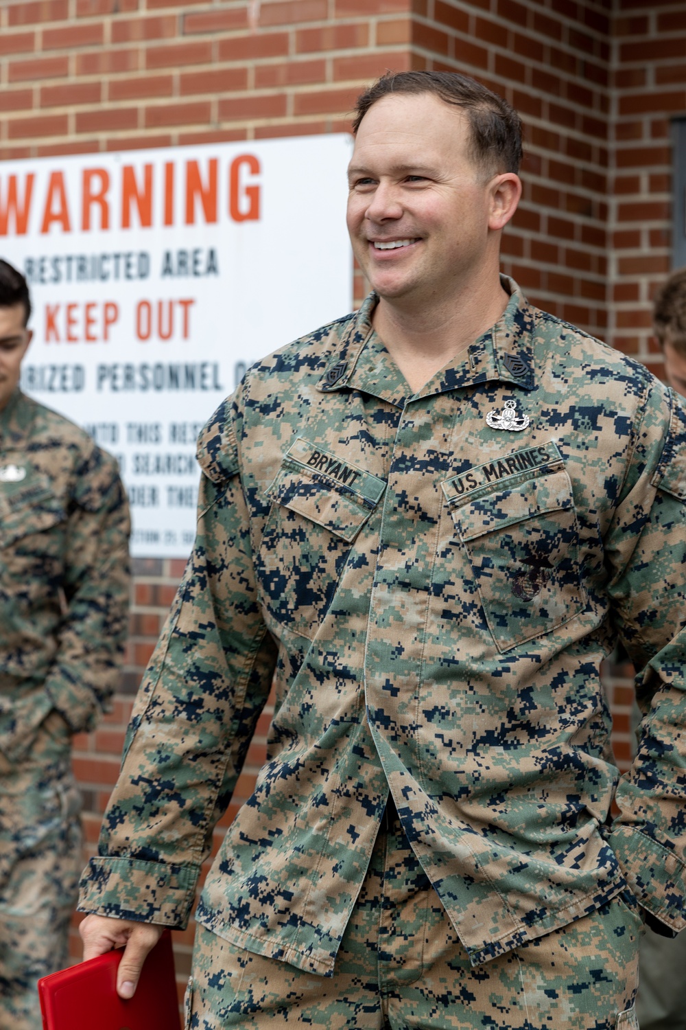 MWSS-271 Marine earns the master EOD badge