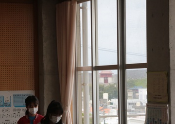 MARINE BAND INSTRUCTS LOCAL ELEMENTARY SCHOOL BAND/海兵音楽隊、小学校吹奏楽部を指導