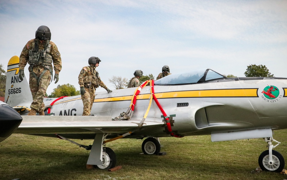 Iowa Chinook crew attach straps to F-80 Shooting Star for sling load