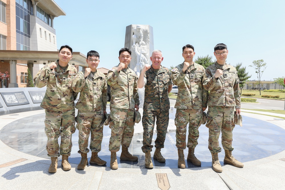 Marine Corps Major General Receives Defense Superior Service Medal