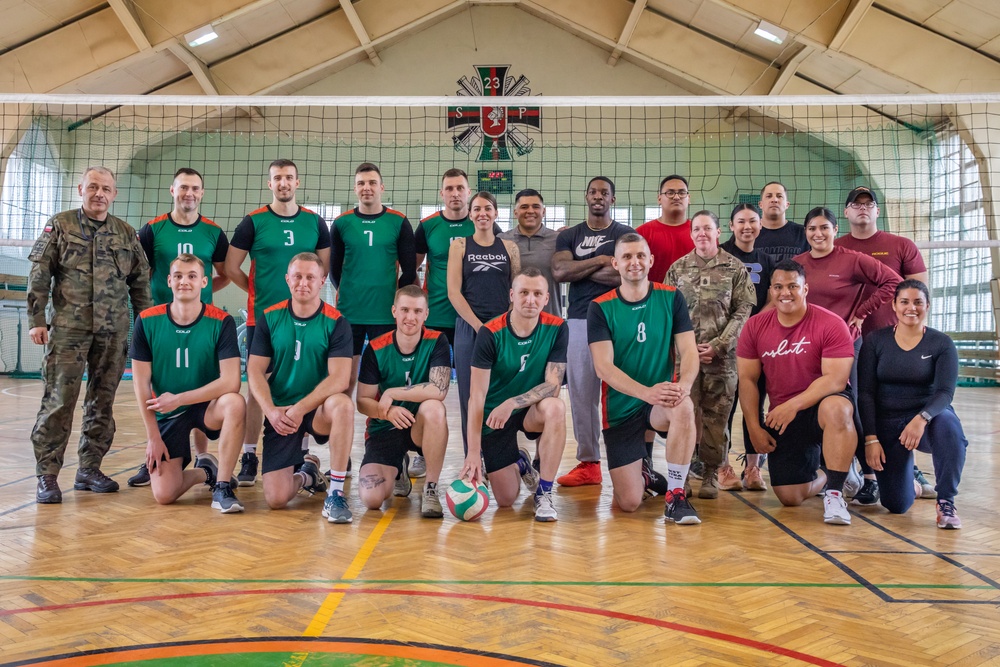 4ID Participates in Polish Obstacle Course and Volleyball Competition