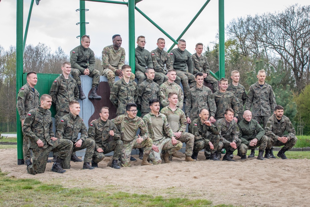 4ID Participates in Polish Obstacle Course and Volleyball Competition