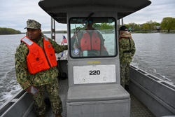 NY Naval Militia conducts Hudson River boat training photo