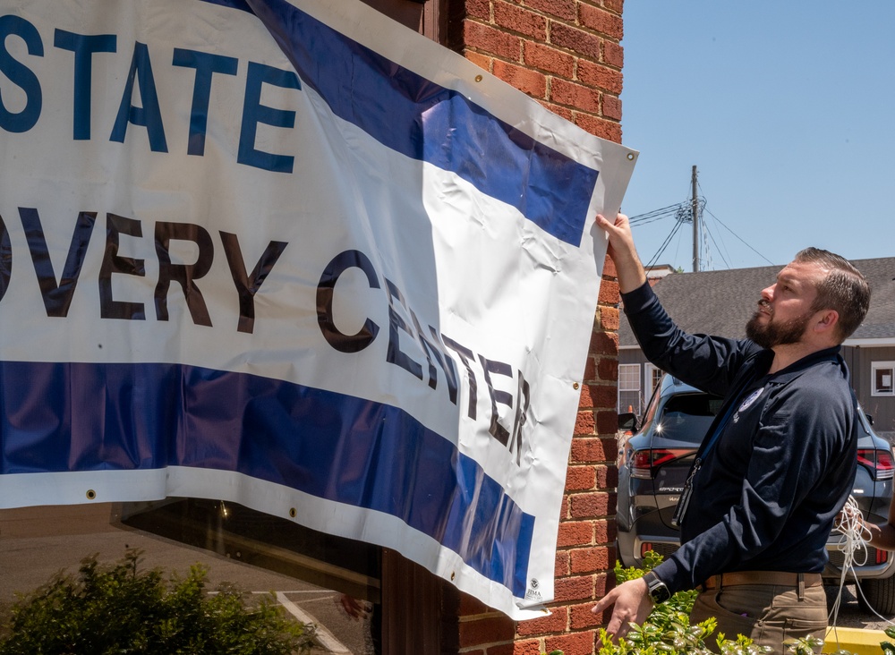 FEMA Federal Coordinating Officer Andrew Friend Visits Disaster Recovery Center