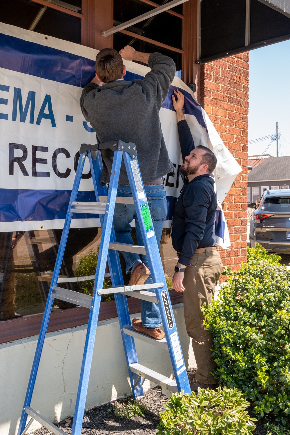 FEMA Federal Coordinating Officer Andrew Friend Visits Disaster Recovery Center