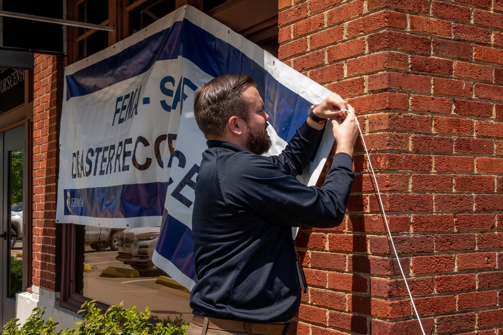 FEMA Federal Coordinating Officer Andrew Friend Visits Disaster Recovery Center