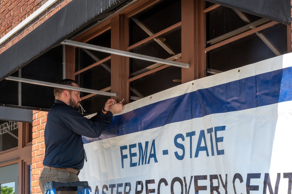 FEMA Federal Coordinating Officer Andrew Friend Visits Disaster Recovery Center