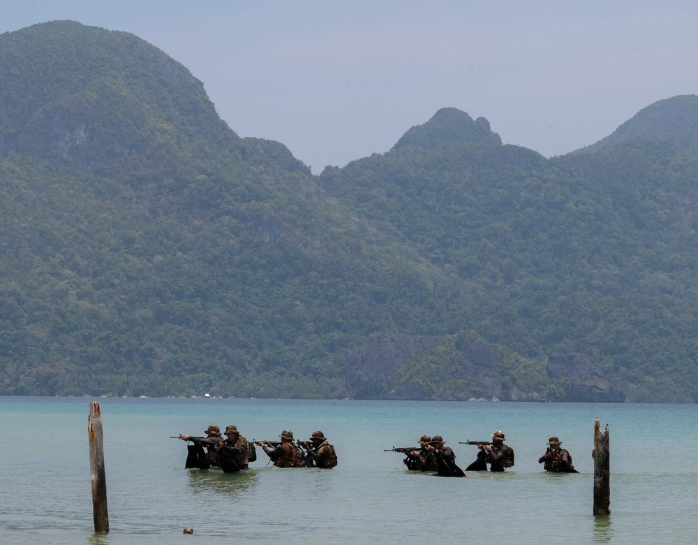 Balikatan 23 | US, Philippine practice amphibious beach approaches