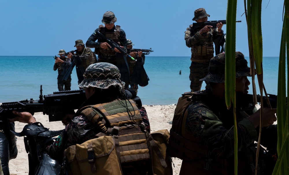 Balikatan 23 | US, Philippine practice amphibious beach approaches