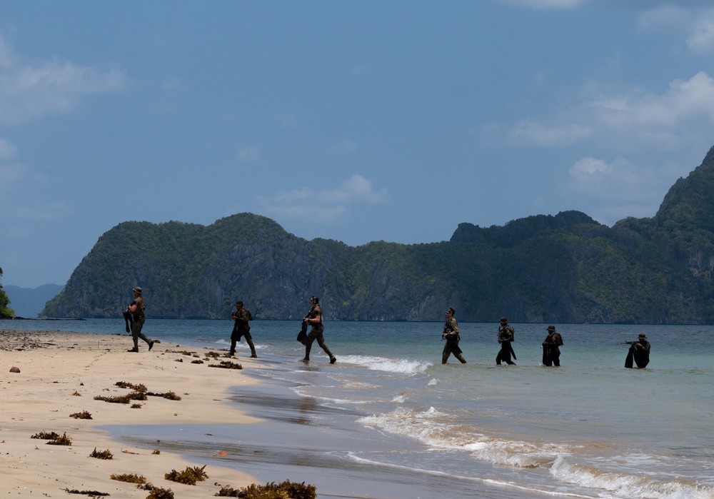 Balikatan 23 | US, Philippine special forces conduct amphibious beach approaches