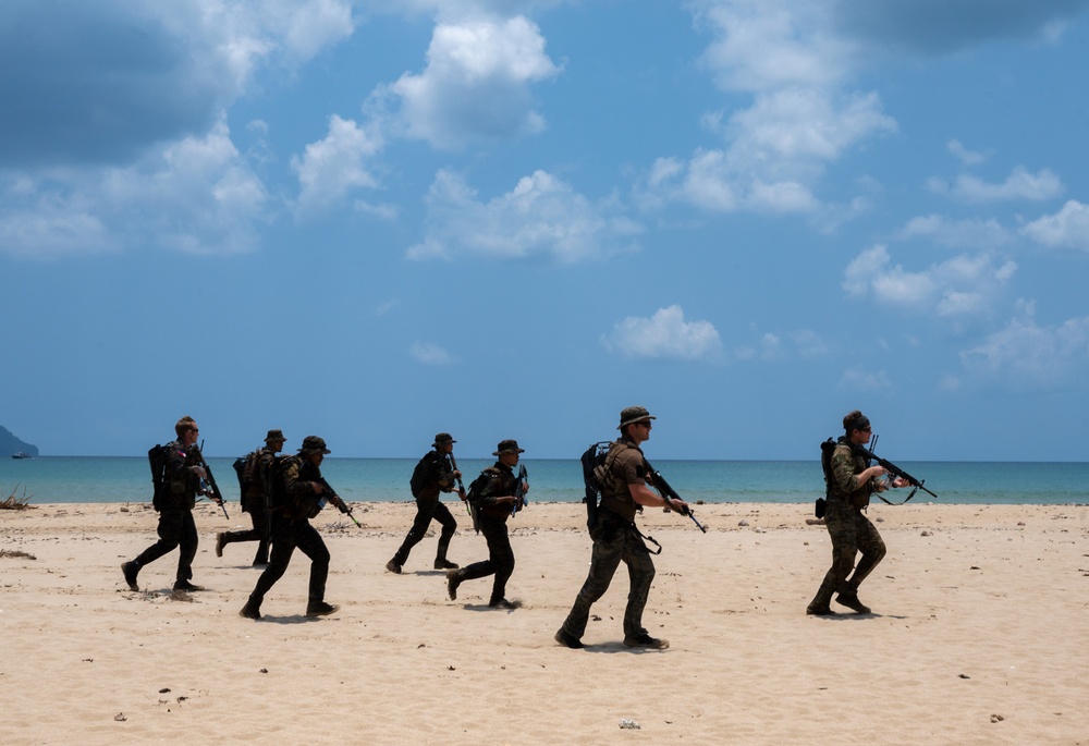 Balikatan 23 | US, Philippine special forces conduct amphibious beach approaches