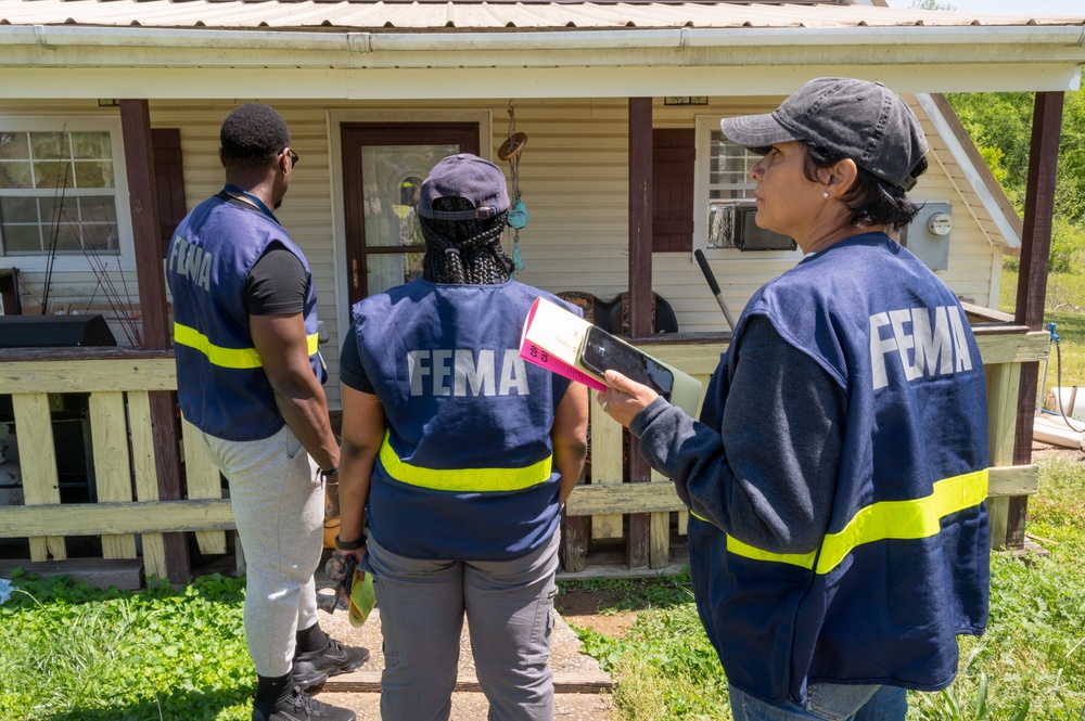 FEMA Disaster Survivor Assistance Team Canvasses Neighborhood in Morris Chapel