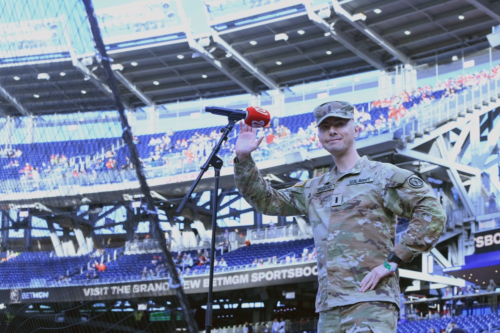 DVIDS - Images - Washington Nationals salute the National Guard [Image ...