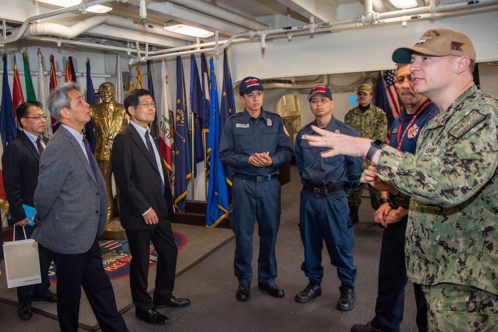 USS Ronald Reagan (CVN 76) gives tour to regional fire department