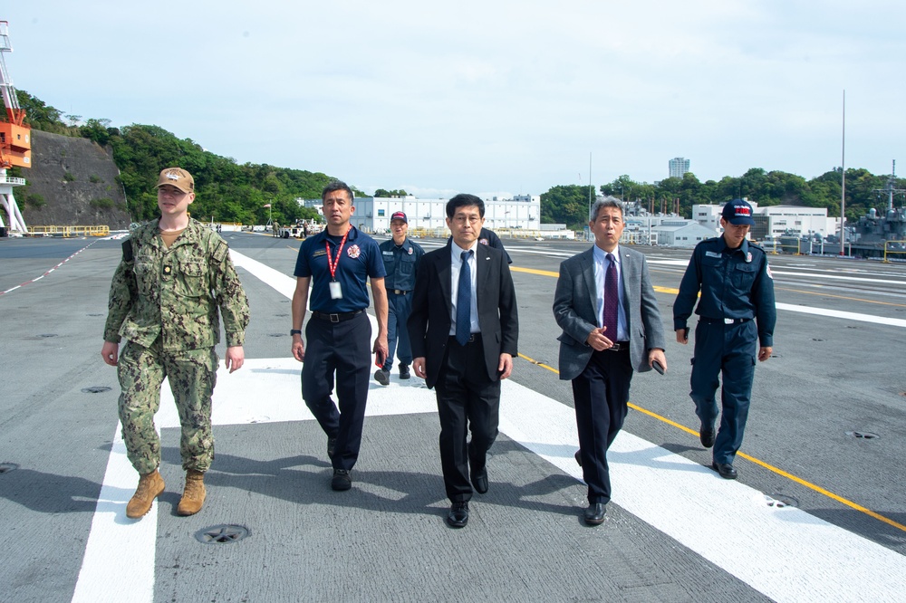 USS Ronald Reagan (CVN 76) gives tour to regional fire department