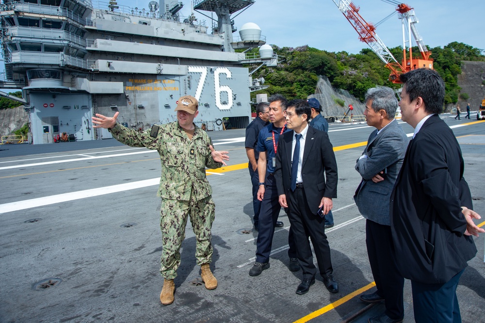 USS Ronald Reagan (CVN 76) gives tour to regional fire department