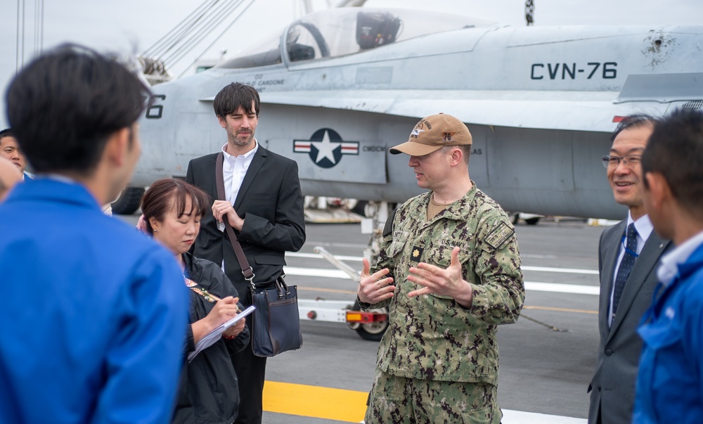 USS Ronald Reagan (CVN 76) hosts personnel from the city of Yokosuka